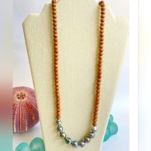 Kaniwai Tahitian Pearl and sandalwood 18 inch necklace